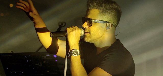 Man Delam Tange (Live) - Music Video by Sirvan Khosravi & Xaniar