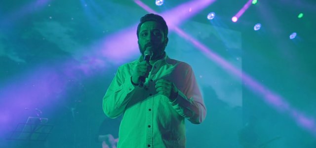 Etefagh (Live) · Roozbeh Bemani