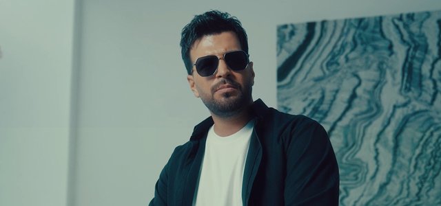 Pishet Aroomam · Asef Aria