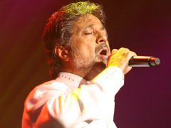 Dariush - Yavar Hamishe Momen (Live)